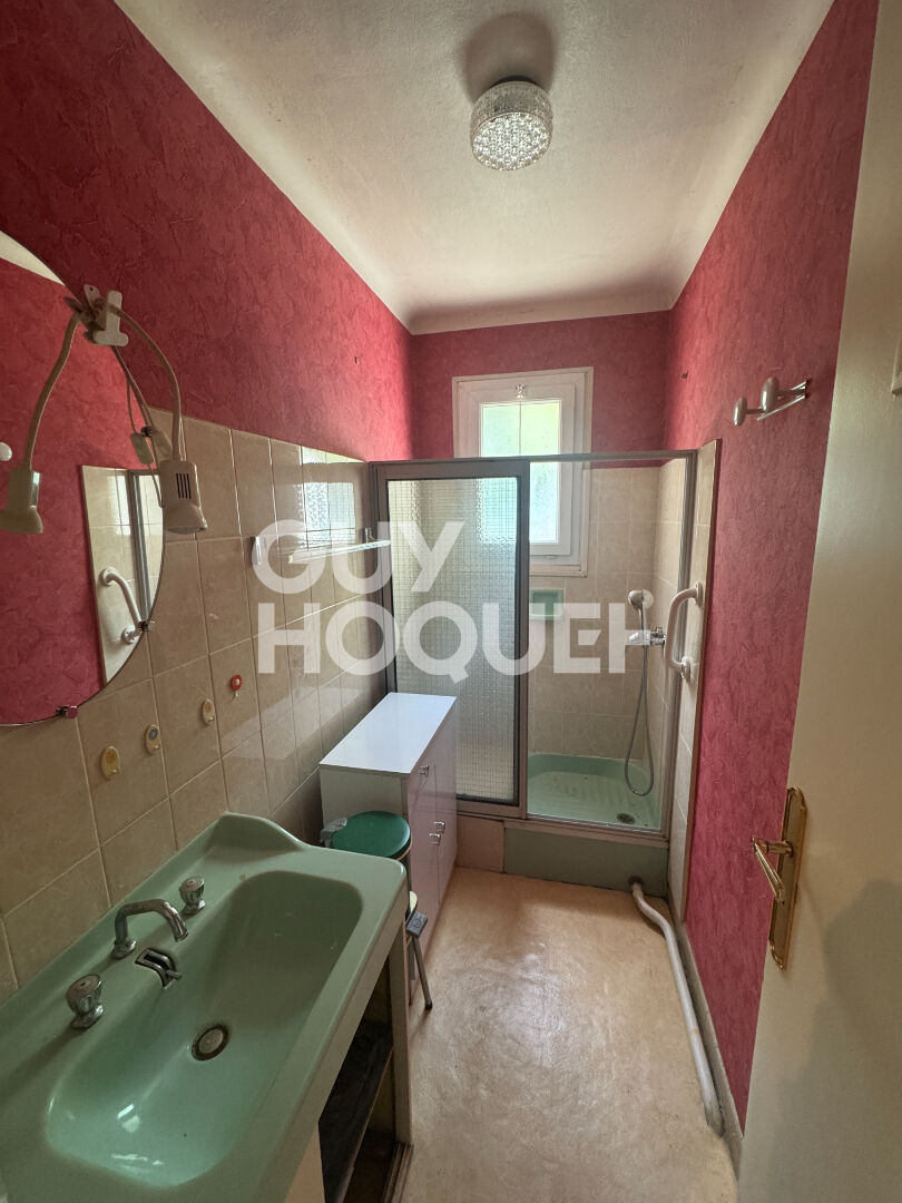 AUBENAS - Vue Dégagée avec Terrain constructible.