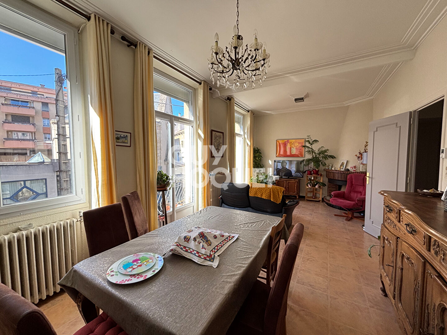 Immeuble de rapport 260 m²  4 lots Centre-ville d'Aubenas  2 000 de revenus mensuels