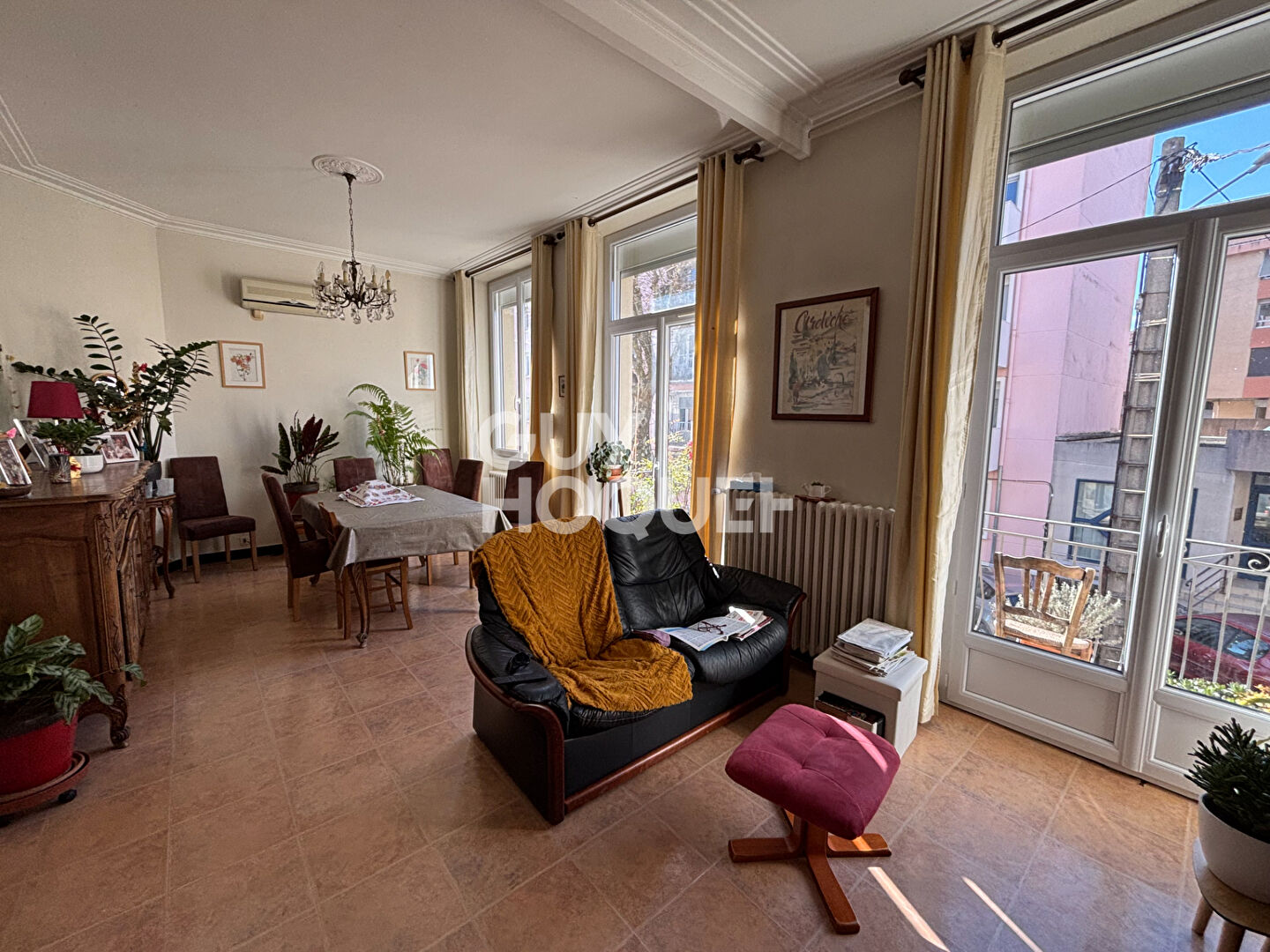 Immeuble de rapport 260 m²  4 lots Centre-ville d'Aubenas  2 000 de revenus mensuels