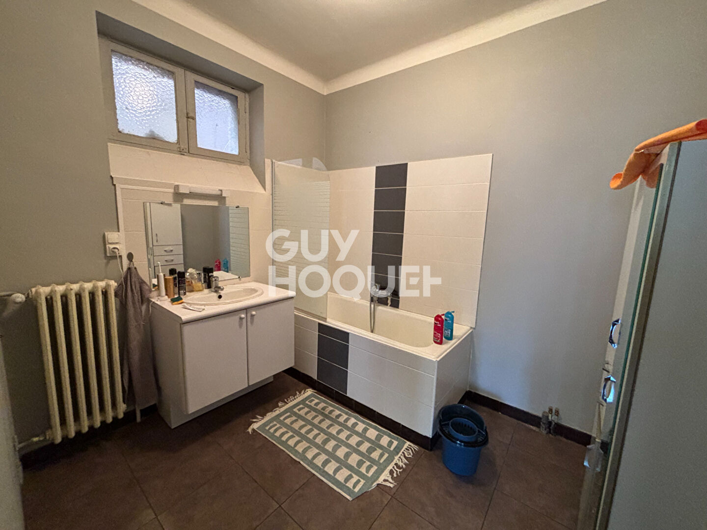 Immeuble de rapport 260 m²  4 lots Centre-ville d'Aubenas  2 000 de revenus mensuels