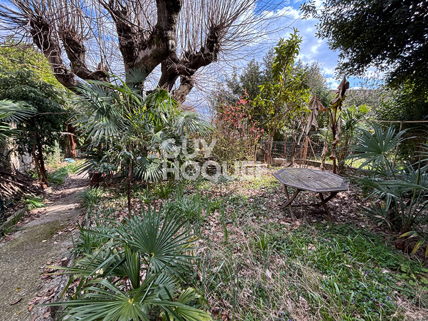 Immeuble de rapport 260 m²  4 lots Centre-ville d'Aubenas  2 000 de revenus mensuels