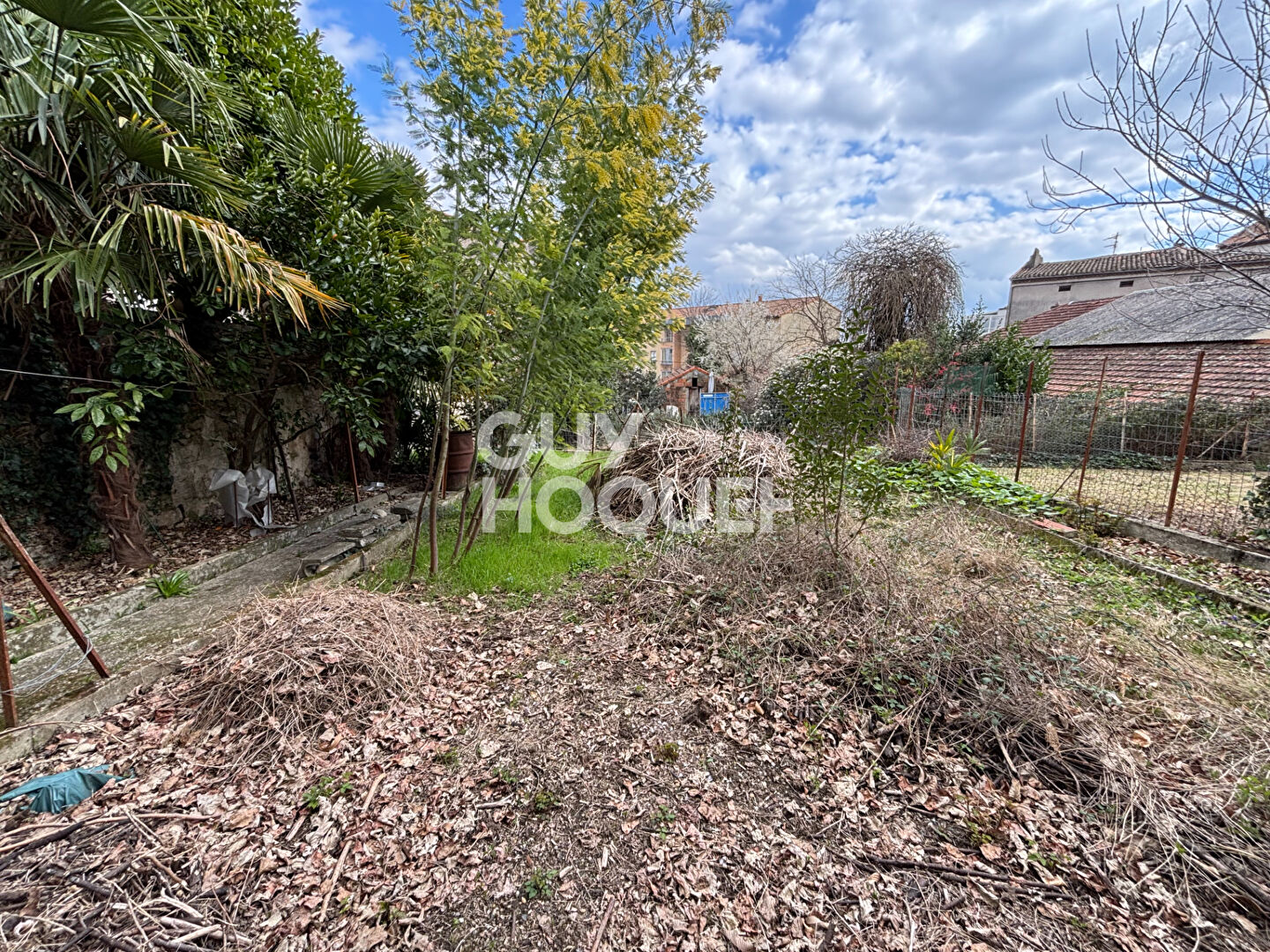 Immeuble de rapport 260 m²  4 lots Centre-ville d'Aubenas  2 000 de revenus mensuels