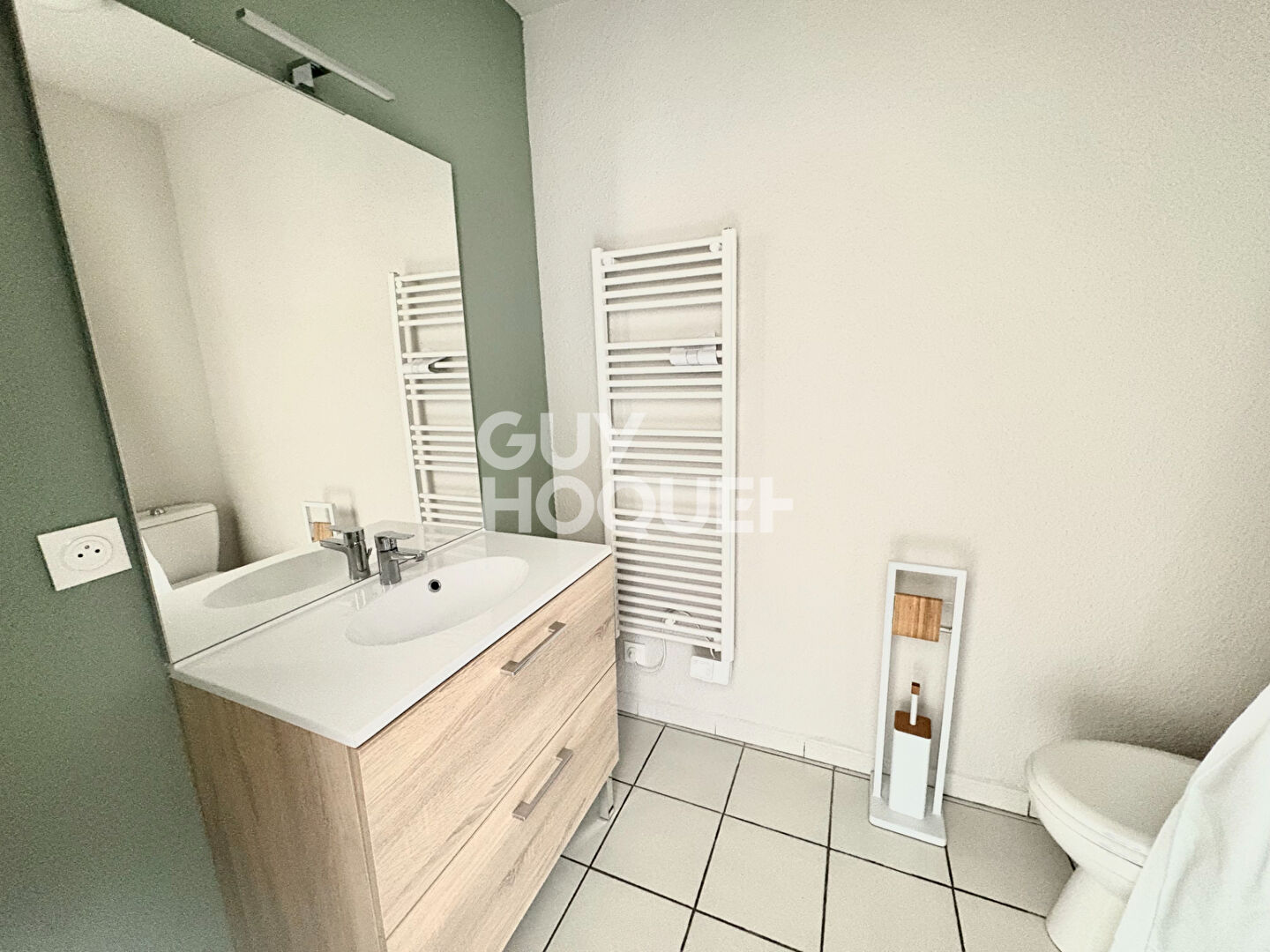 Studio meublé avec terrasse et stationnement, Idéal jeunes actifs et étudiants !