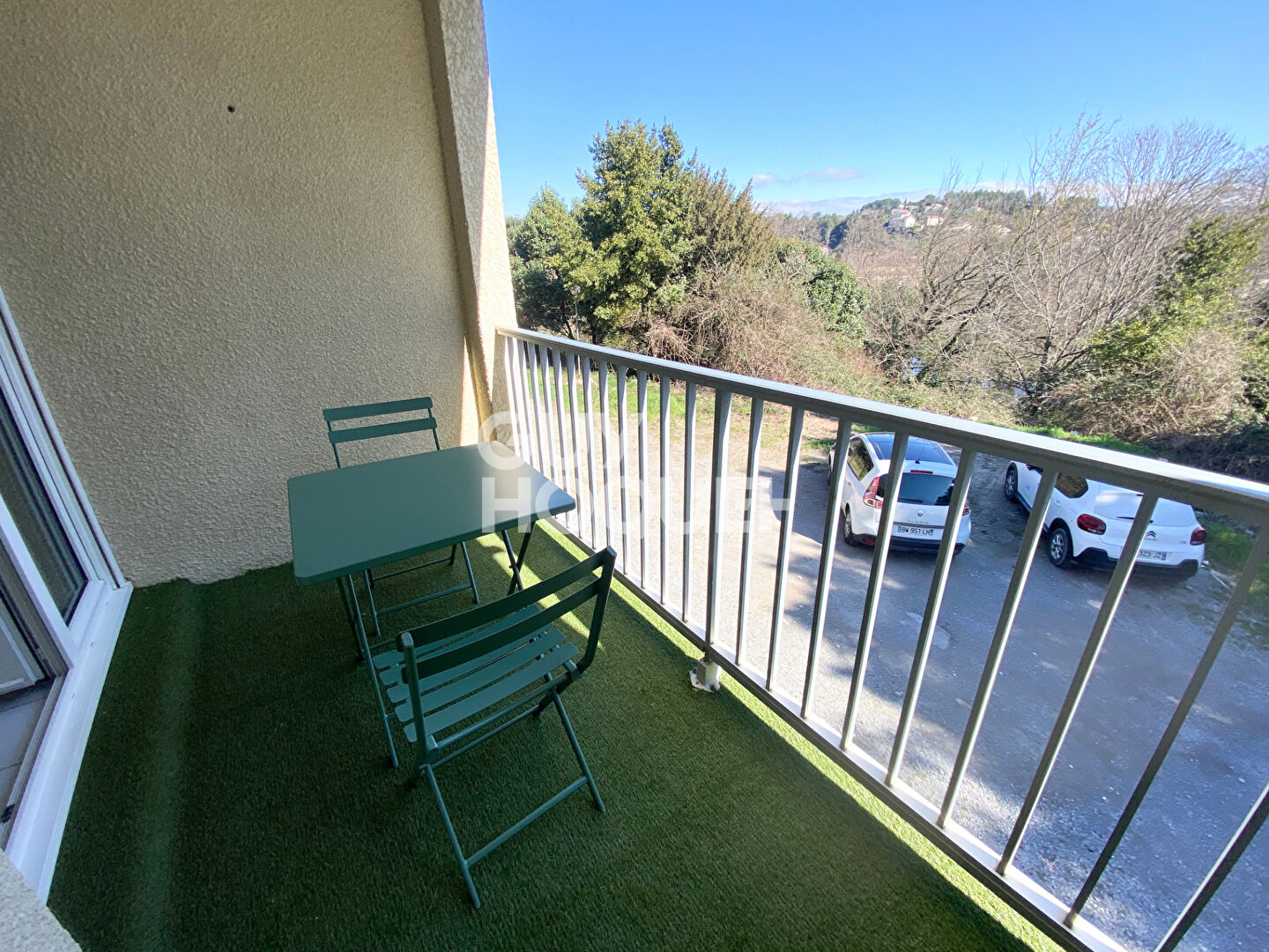 Studio meublé avec terrasse et stationnement, Idéal jeunes actifs et étudiants !