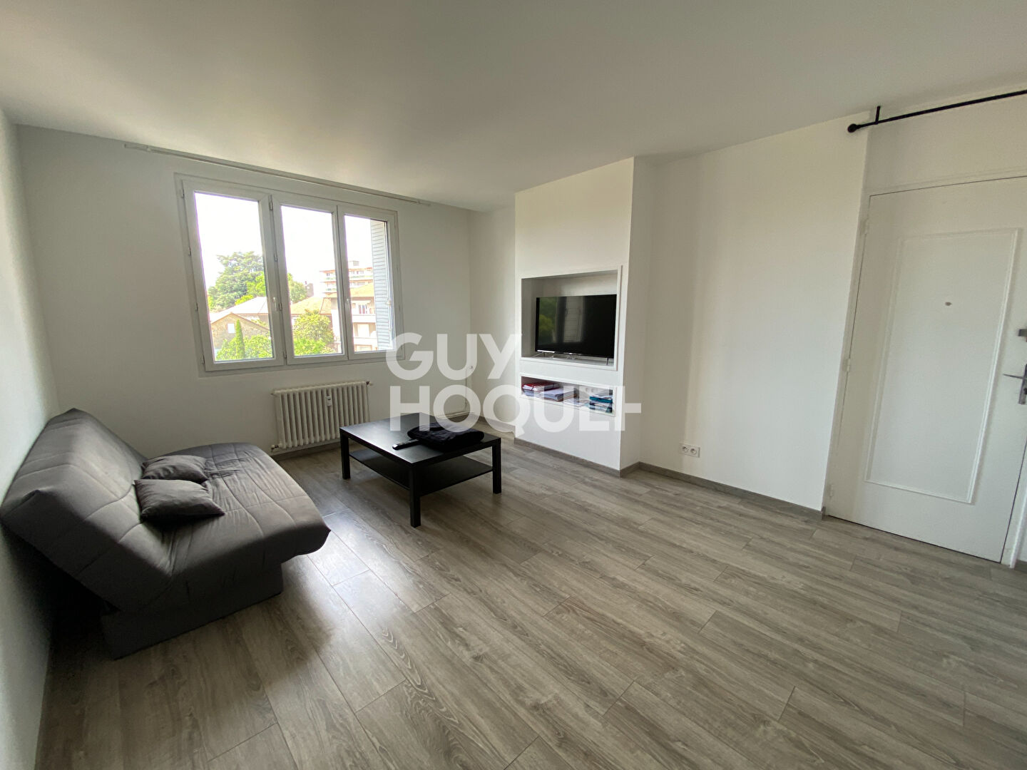 Appartement Aubenas  2 pièces avec loggia !