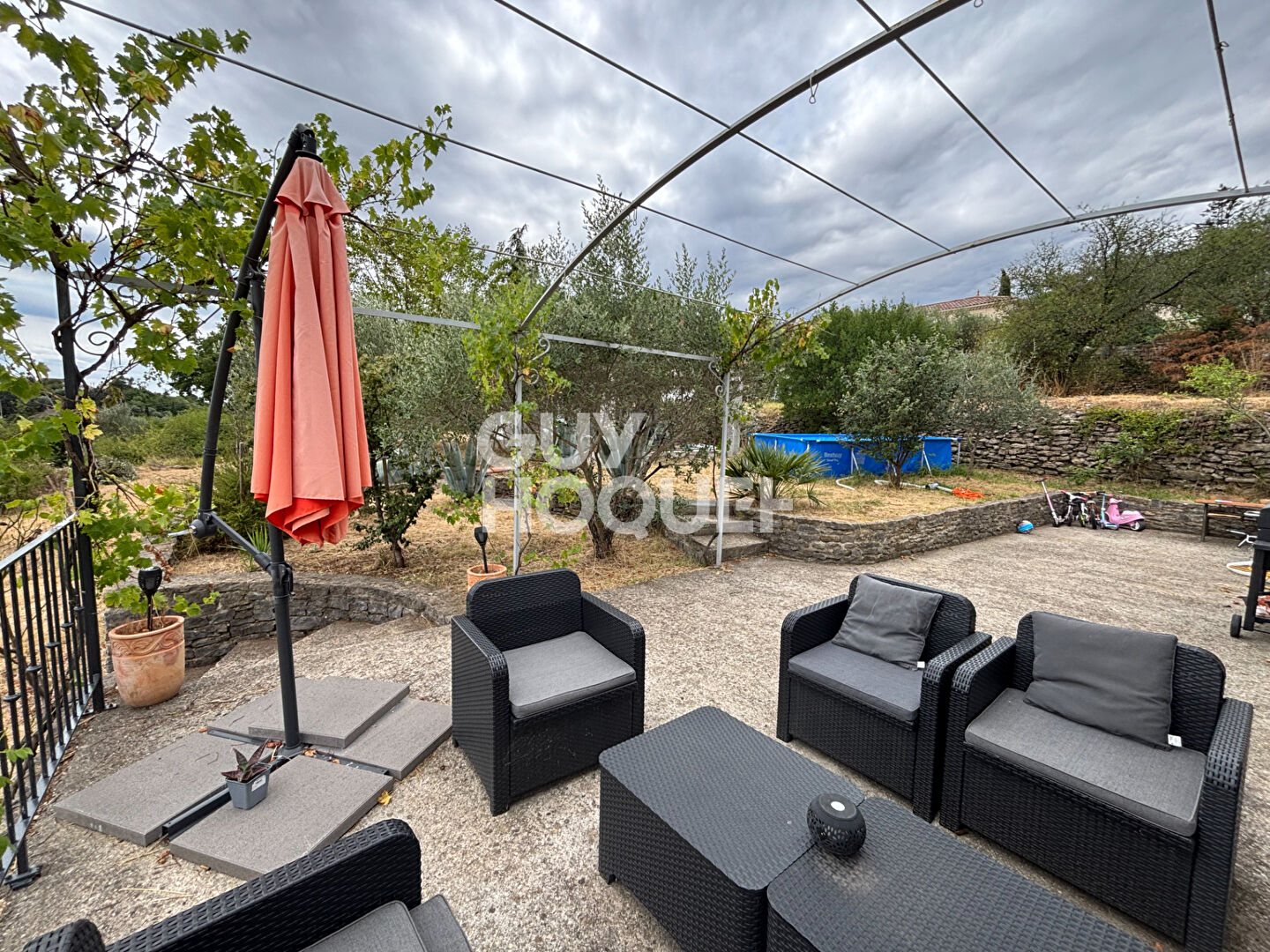 Maison de plain-pied avec dépendance  130 m² habitables sur terrain de 1 416 m²  Aubenas Actuellement louée