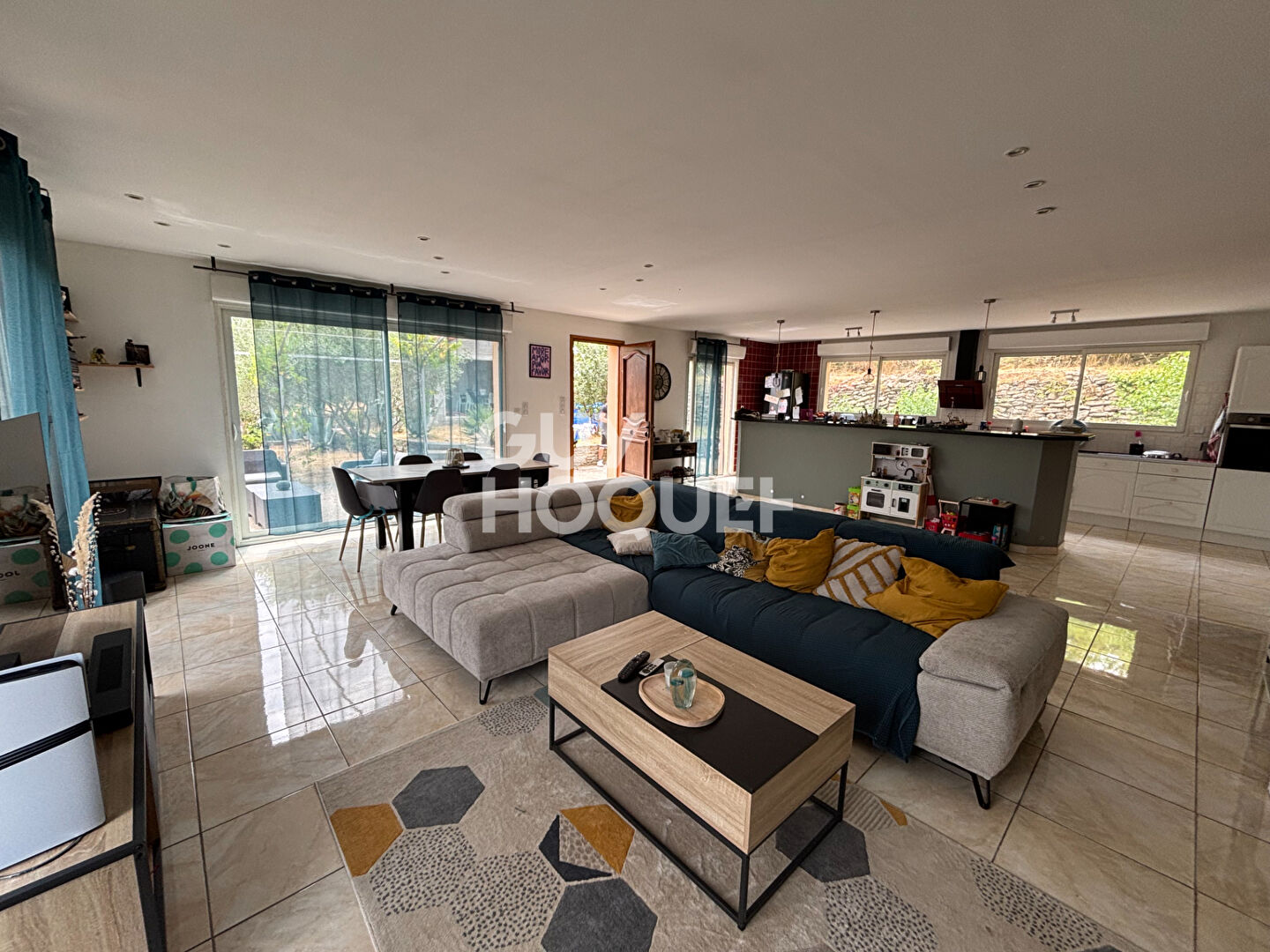 Maison de plain-pied avec dépendance  130 m² habitables sur terrain de 1 416 m²  Aubenas Actuellement louée