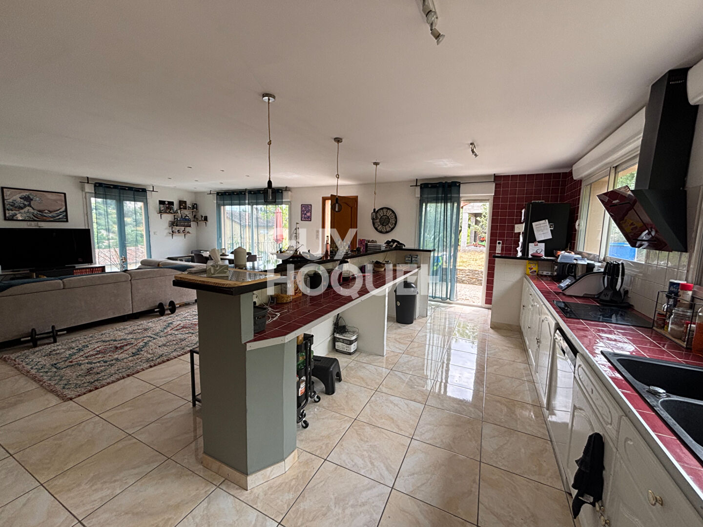 Maison de plain-pied avec dépendance  130 m² habitables sur terrain de 1 416 m²  Aubenas Actuellement louée