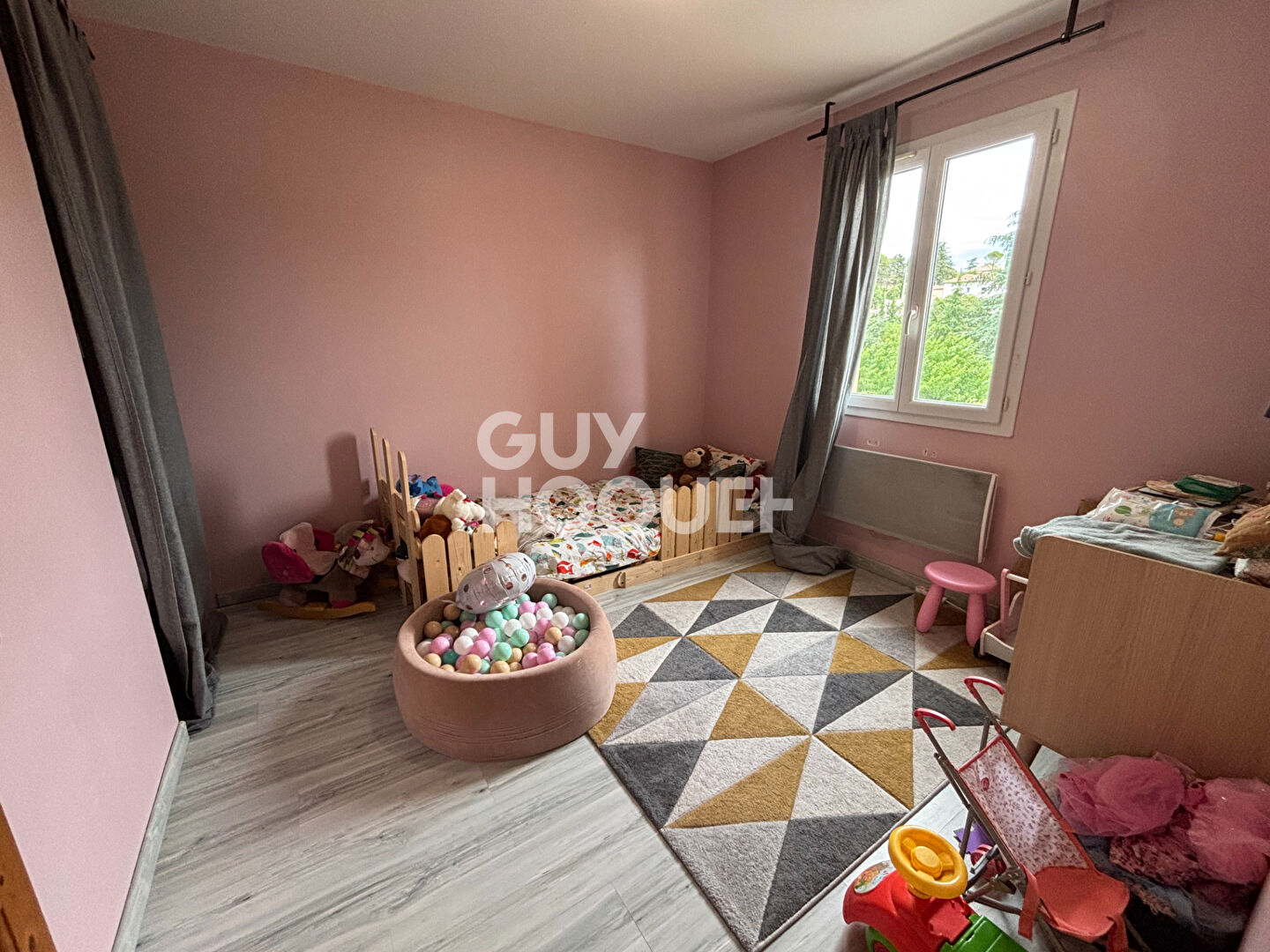 Maison de plain-pied avec dépendance  130 m² habitables sur terrain de 1 416 m²  Aubenas Actuellement louée