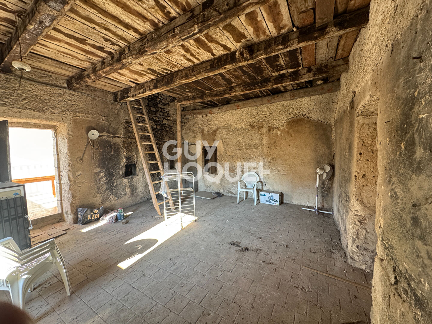 5 Min. AUBENAS. Habitable rapidement et évolutif