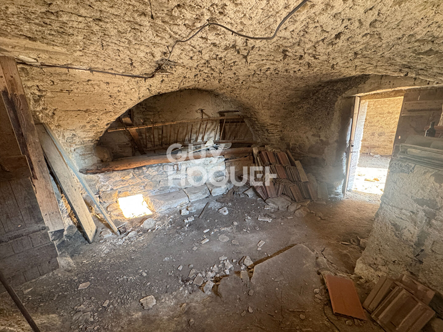 5 Min. AUBENAS. Habitable rapidement et évolutif