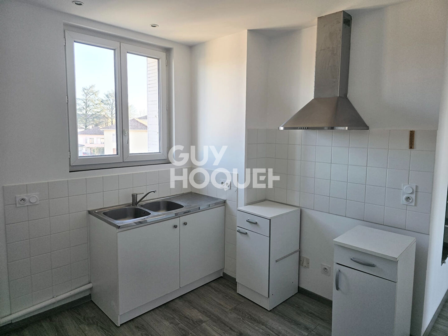 Rare appartement de type 2  avec balcon et place de stationnement