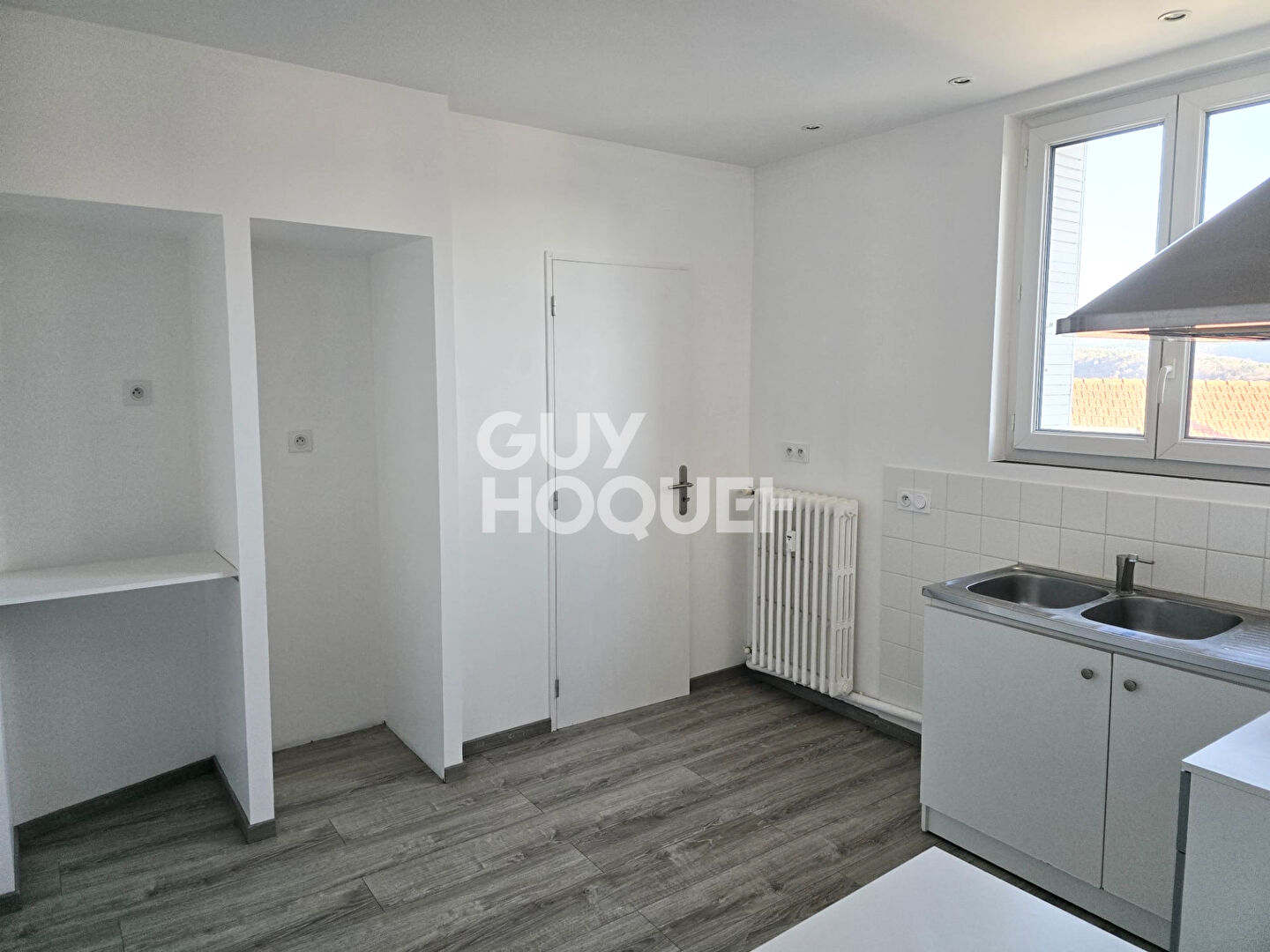 Rare appartement de type 2  avec balcon et place de stationnement