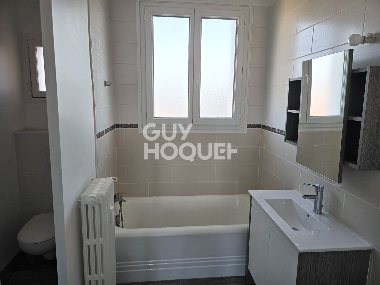 Rare appartement de type 2  avec balcon et place de stationnement