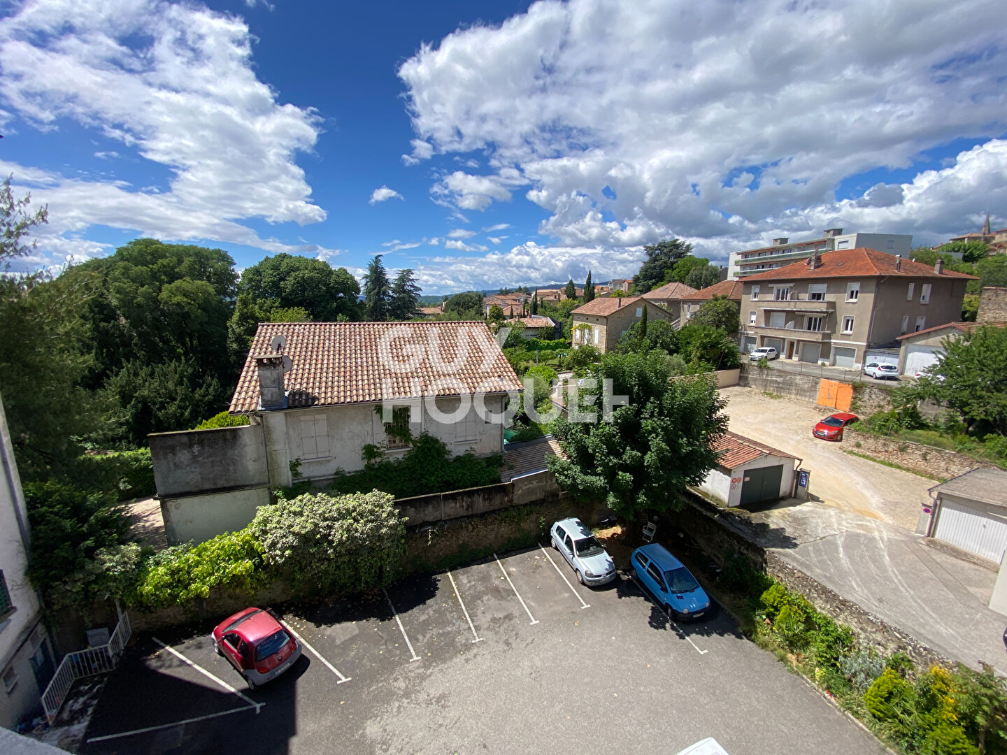 Rare appartement de type 2  avec balcon et place de stationnement
