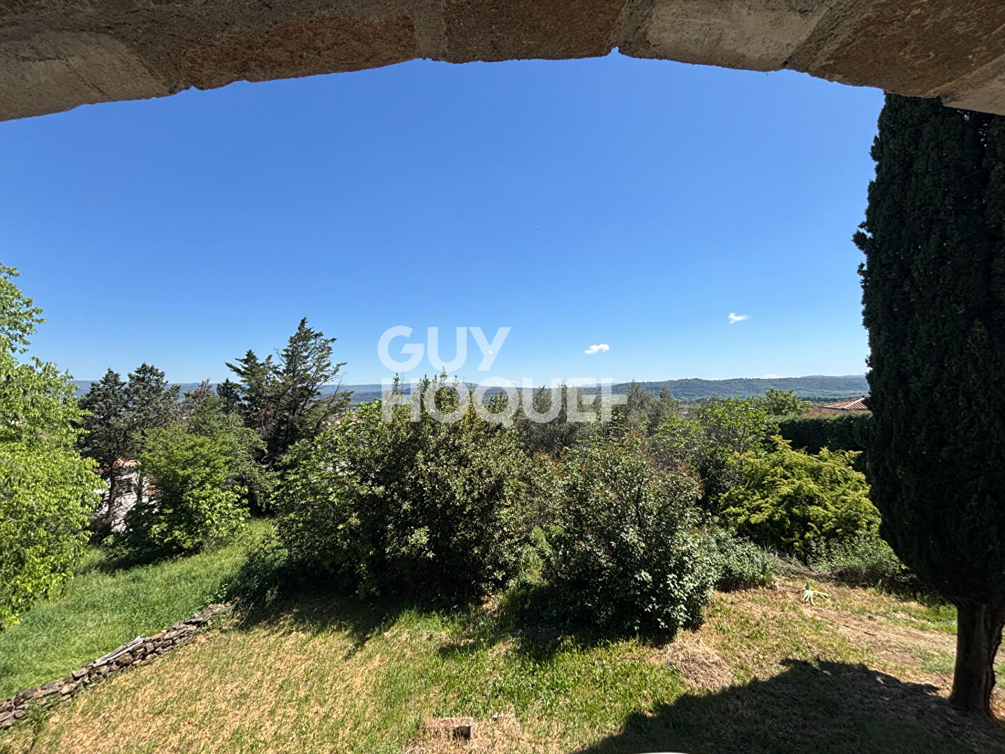 Maison en pierre de 160 m² avec revenu locatif  + terrain constructible