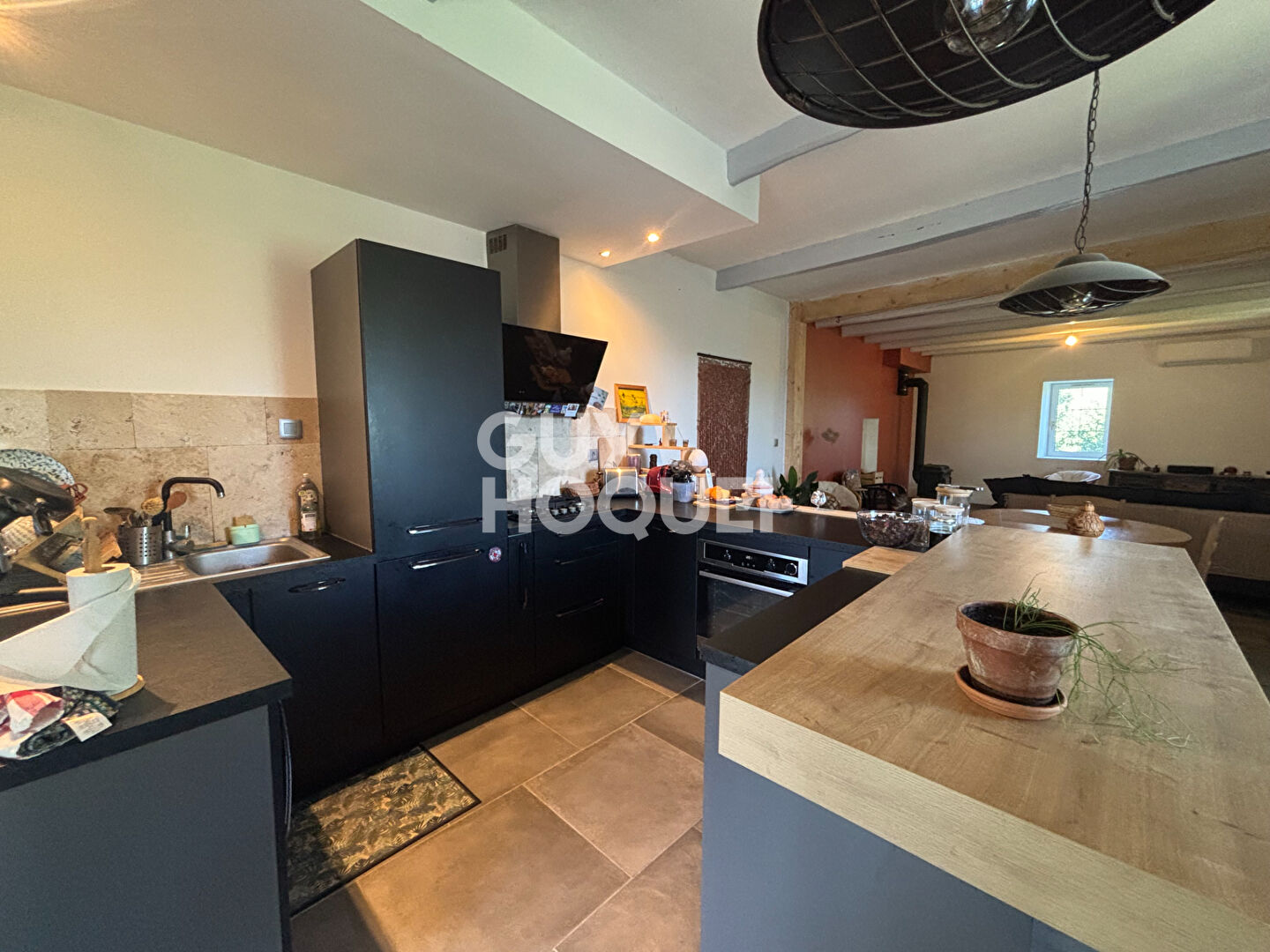 Maison en pierre de 160 m² avec revenu locatif  + terrain constructible