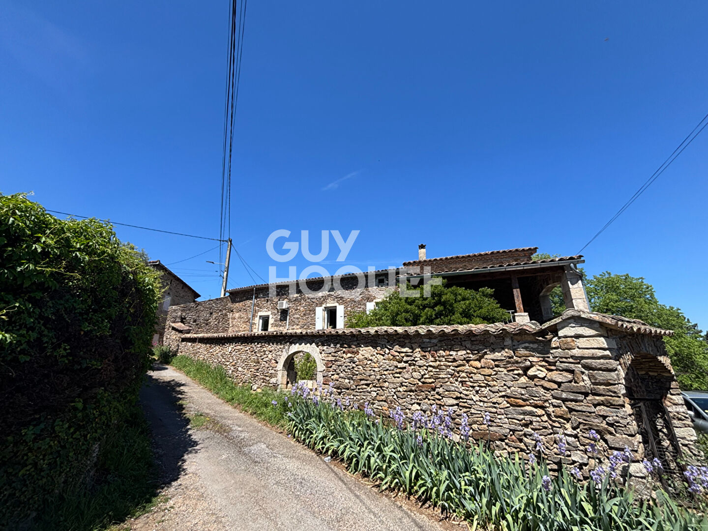 Maison en pierre de 160 m² avec revenu locatif  + terrain constructible
