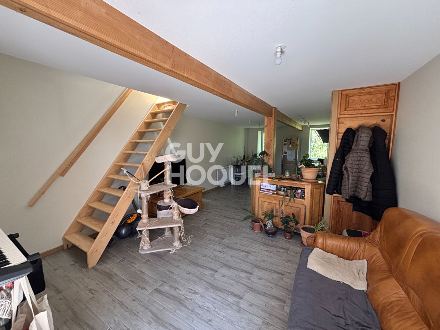 Maison en pierre de 160 m² avec revenu locatif  + terrain constructible