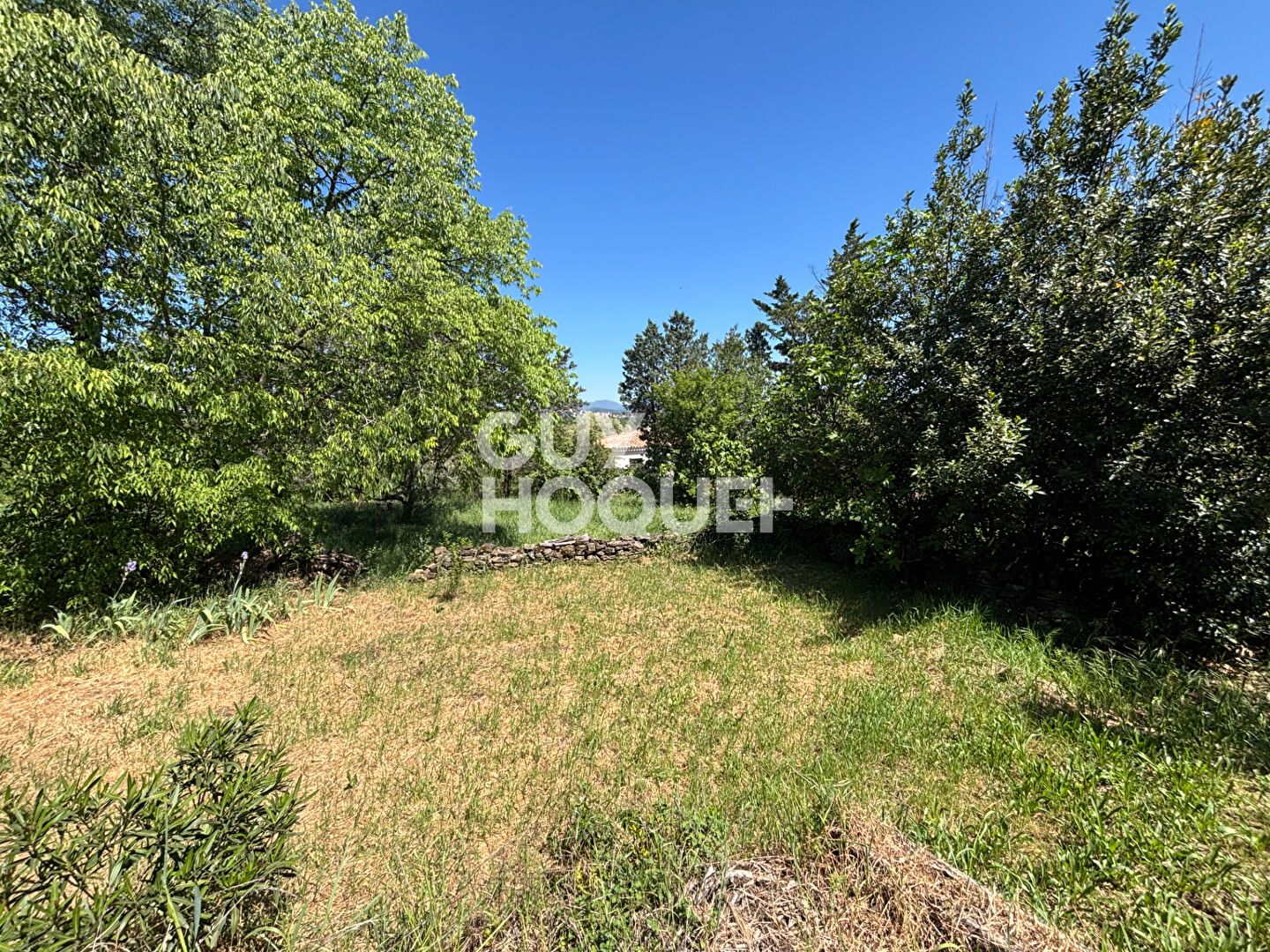 Maison en pierre de 160 m² avec revenu locatif  + terrain constructible