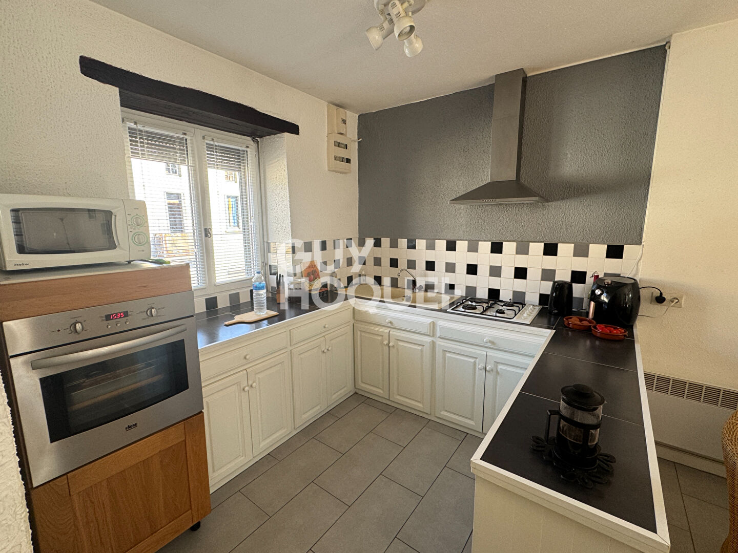 Maison en pierre de 6 pièces principales + studio 45m² indépendant