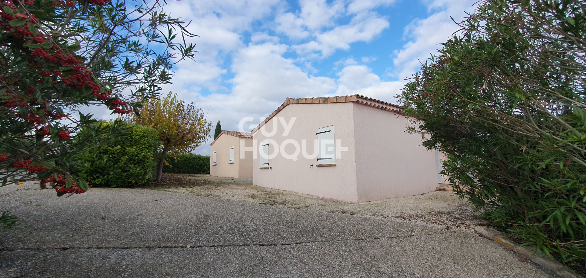 Ensemble de 6 maisons avec piscine et  grand poolhouse en commun