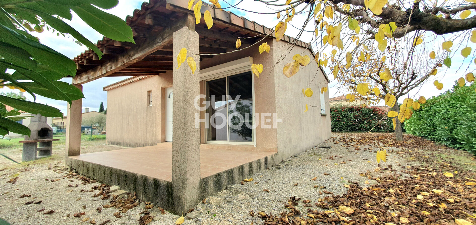 Ensemble de 6 maisons avec piscine et  grand poolhouse en commun