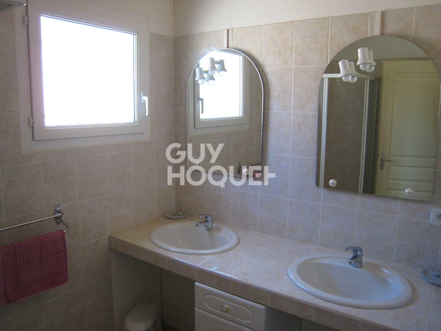 Ensemble de 6 maisons avec piscine et  grand poolhouse en commun