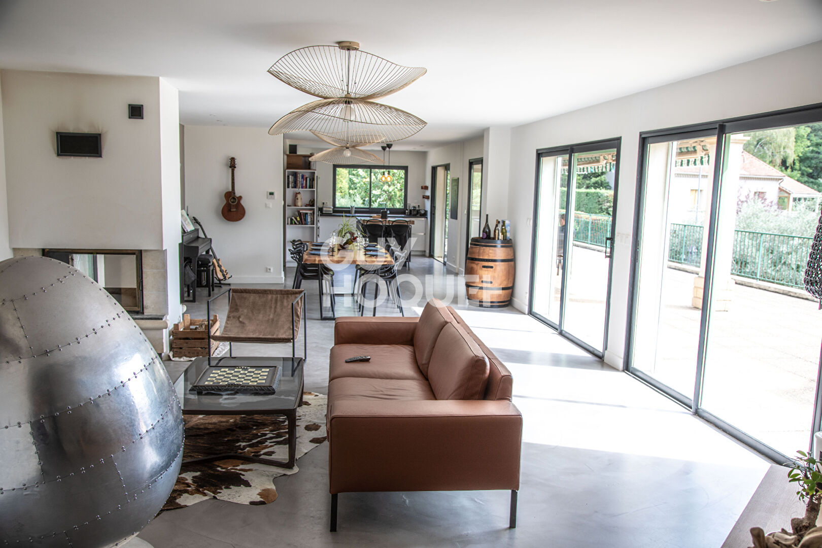 Maison de caractère + appartement indépendant  avec piscine sur Aubenas