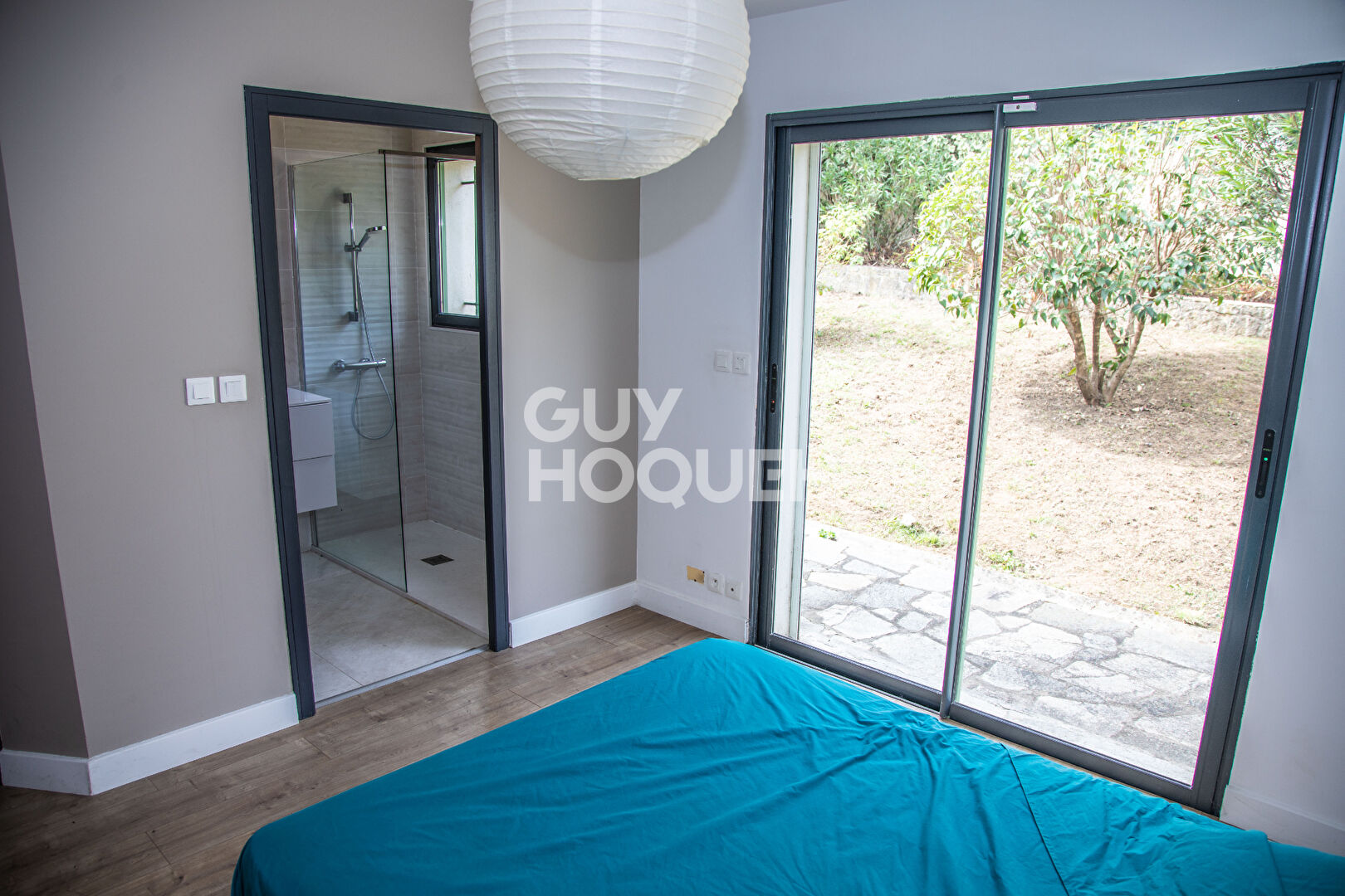 Maison de caractère + appartement indépendant  avec piscine sur Aubenas