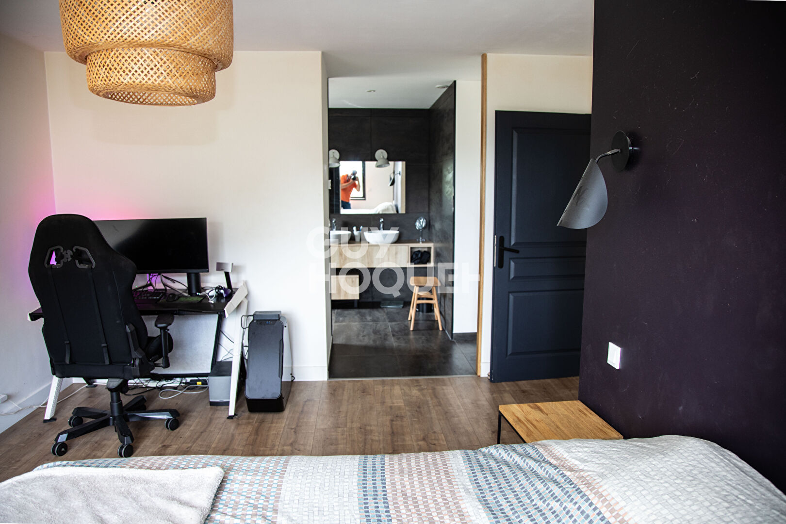 Maison de caractère + appartement indépendant  avec piscine sur Aubenas