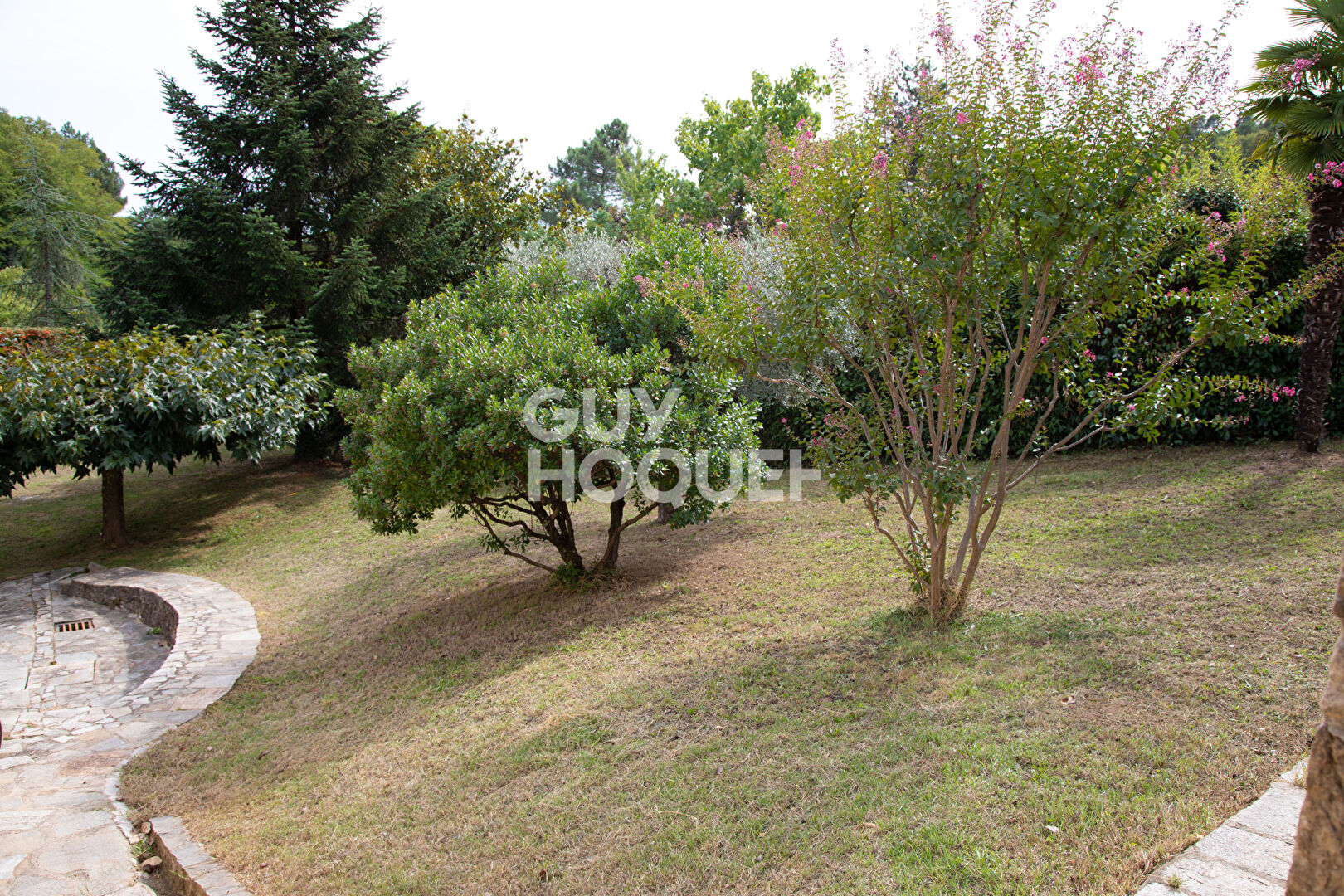 Maison de caractère + appartement indépendant  avec piscine sur Aubenas