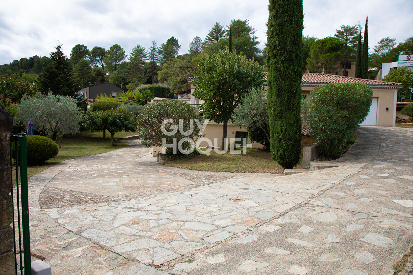Maison de caractère + appartement indépendant  avec piscine sur Aubenas