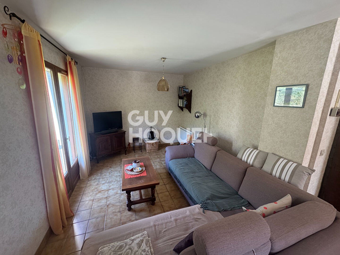 Proximité et vue sur  village d'Antraigues-Asperjoc