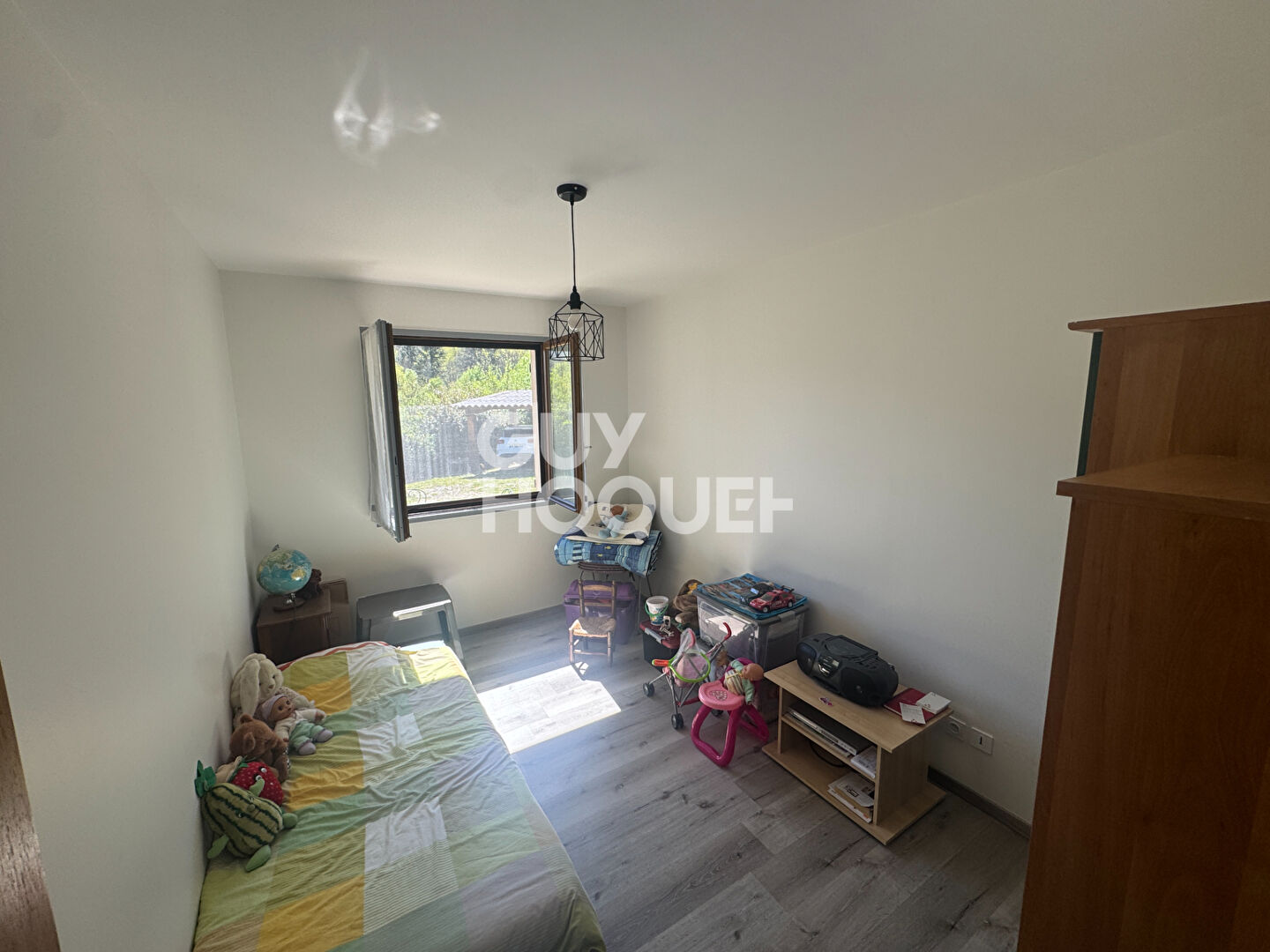 Proximité et vue sur  village d'Antraigues-Asperjoc