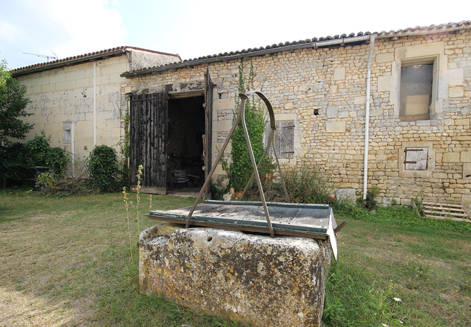 Charentaise à finir de rénover, Courcoury !