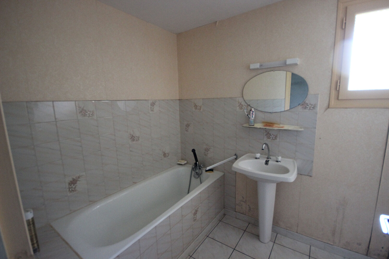 Charentaise à finir de rénover, Courcoury !