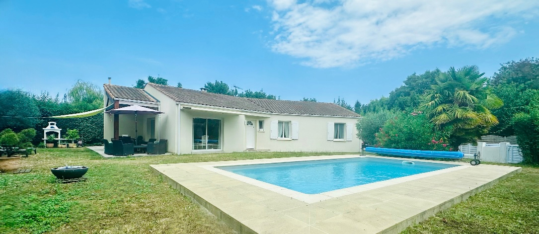 Maison, 4 chambres, plain-pied avec piscine à Saintes