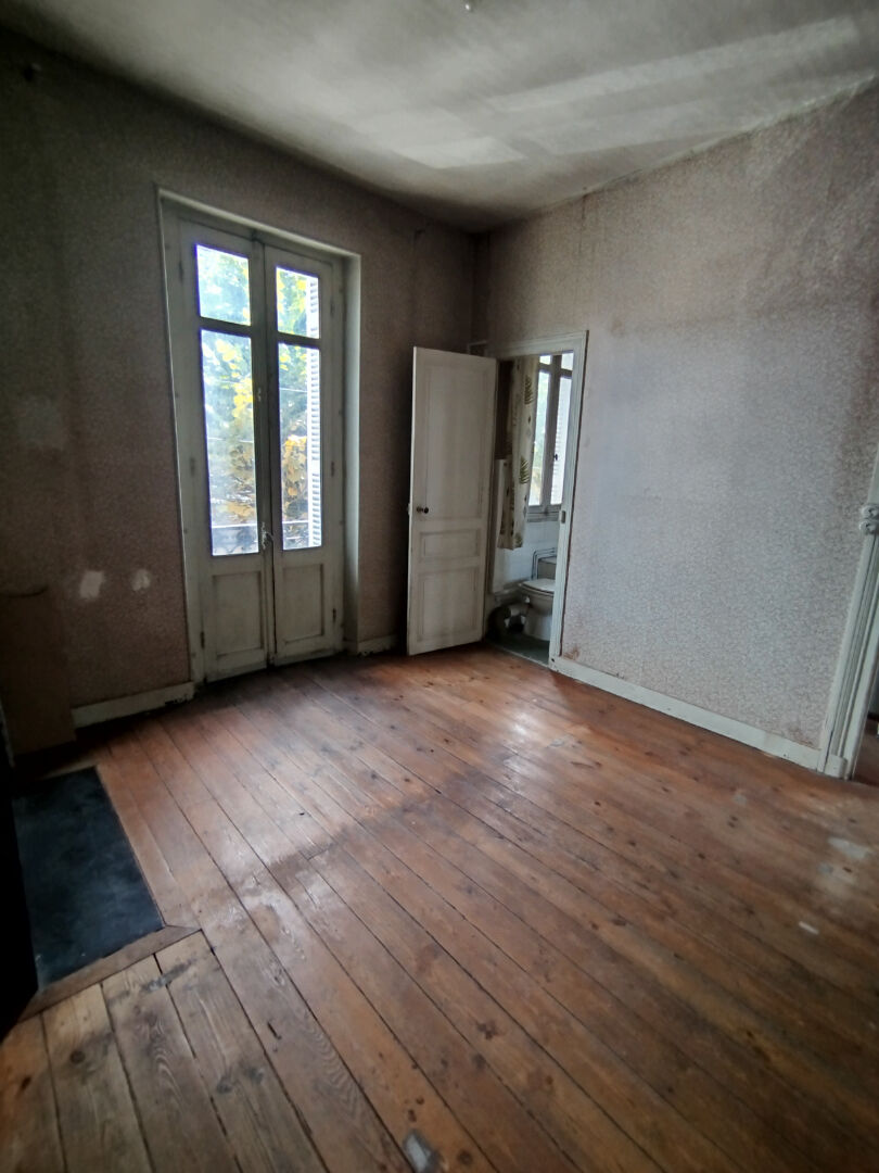 Maison en centre, 3 chambres, à rénover Saintes