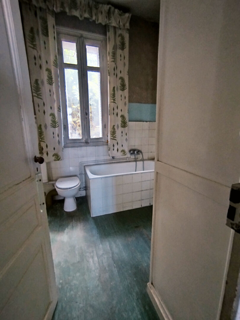 Maison en centre, 3 chambres, à rénover Saintes