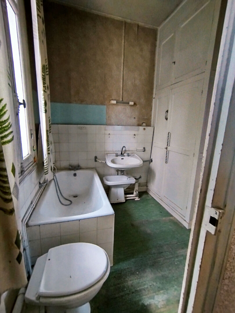 Maison en centre, 3 chambres, à rénover Saintes