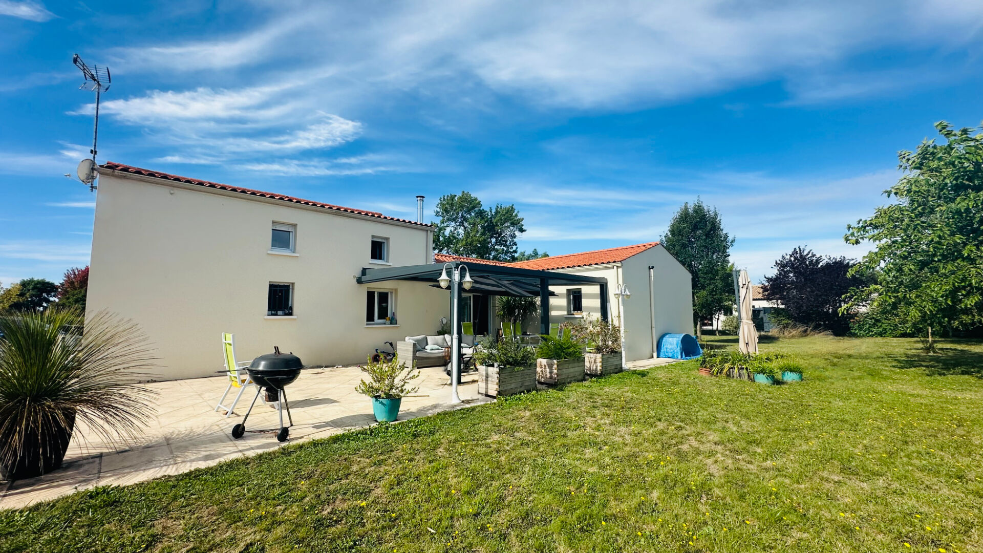 Maison avec piscine, 4 chambres + 1 bureau, Thénac