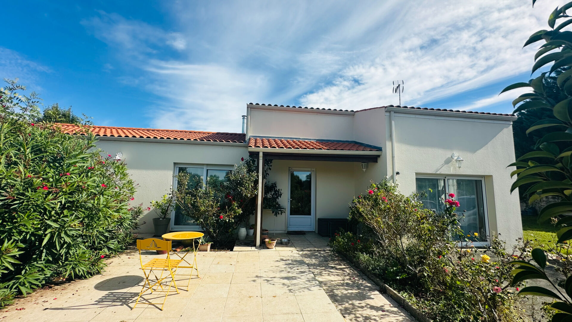 Maison avec piscine, 4 chambres + 1 bureau, Thénac