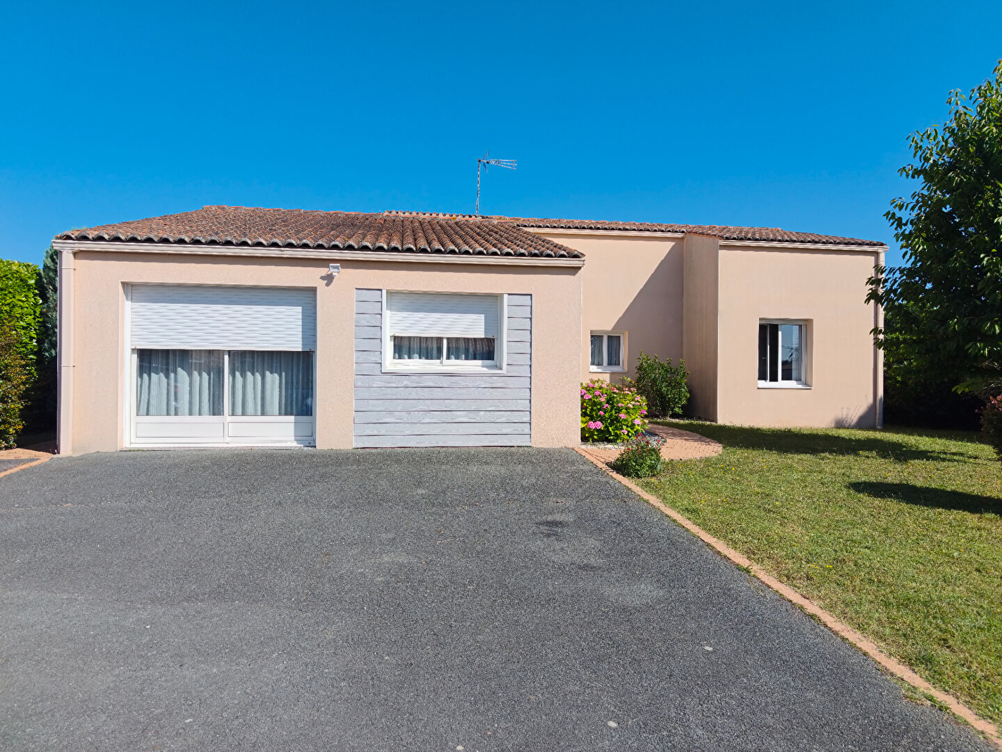 Maison Nieul Les Saintes 6 pièce(s) avec piscine.