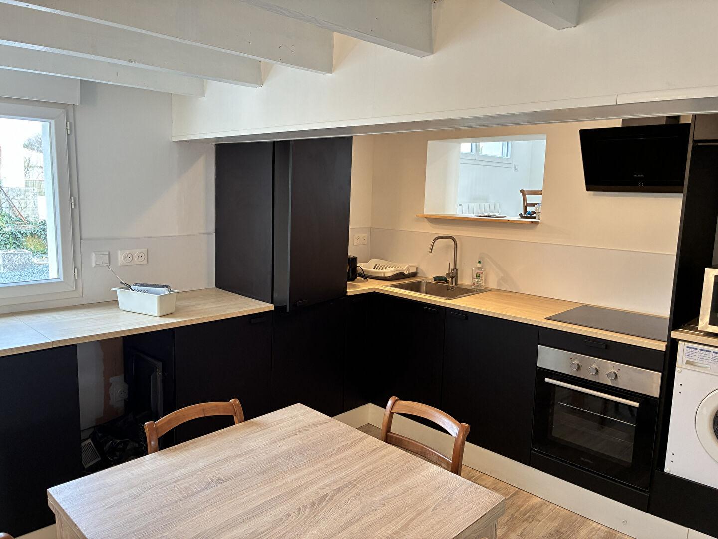 À louer à l'année  - Maison meublée rénovée avec jardin