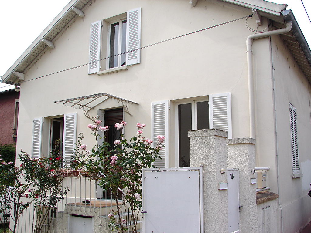 MAISON A QUELQUES PAS DU RER