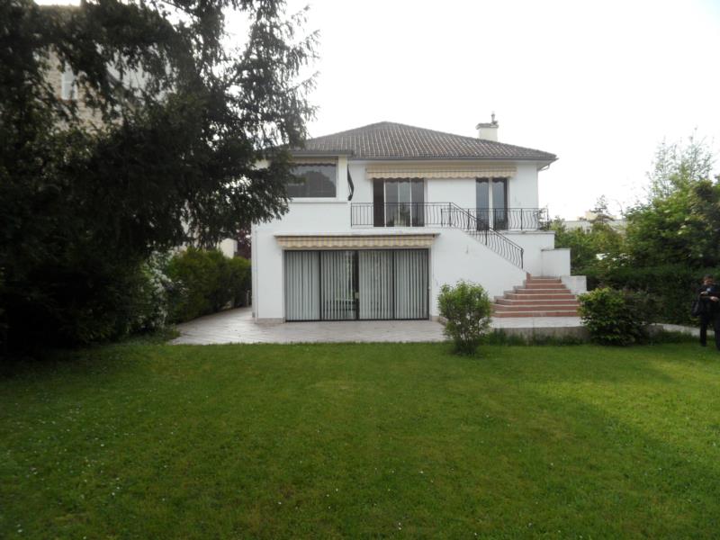 A LOUER MAISON 176m2 1000m2 jardin MARLY LE ROI CENTRE Ideal Profession libérale