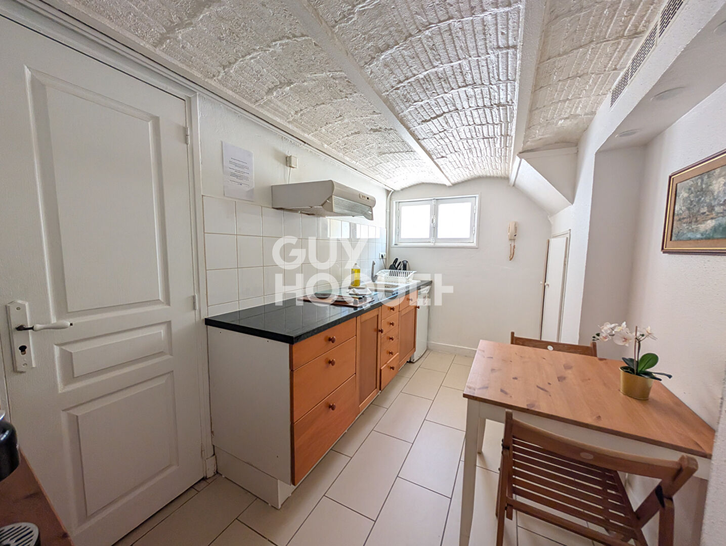 A LOUER GRAND STUDIO 24m2 MEUBLE