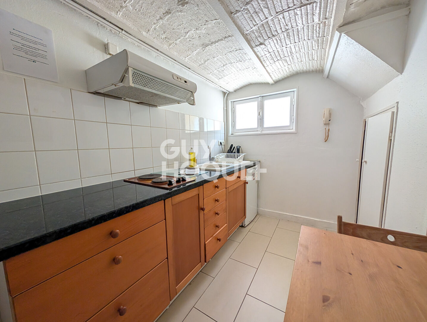 A LOUER GRAND STUDIO 24m2 MEUBLE