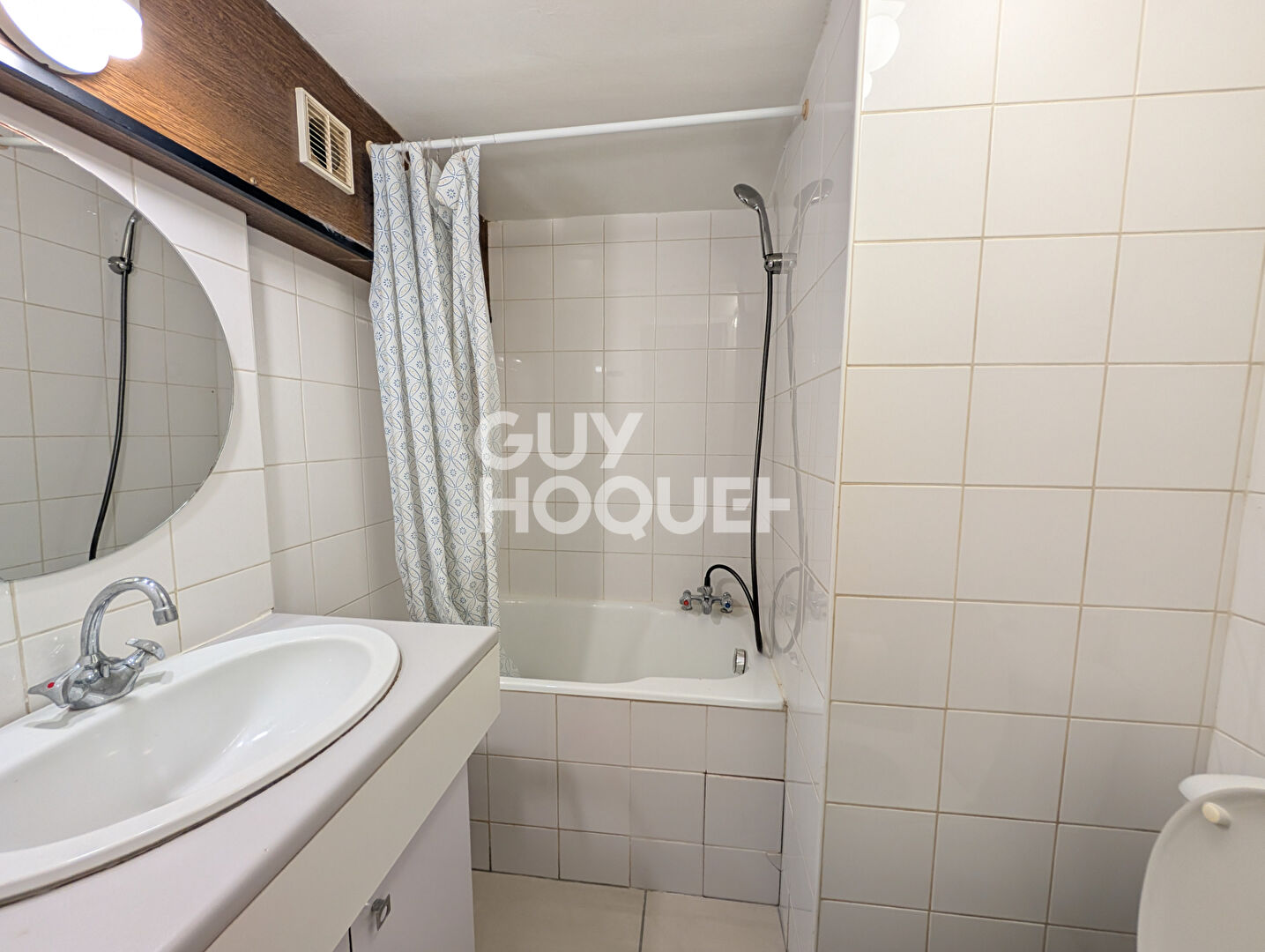 A LOUER GRAND STUDIO 24m2 MEUBLE